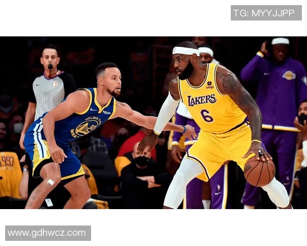 湖人对热火首节激战回顾精彩瞬间与战术分析 湖人对热火首节激战回顾精彩瞬间与战术分析